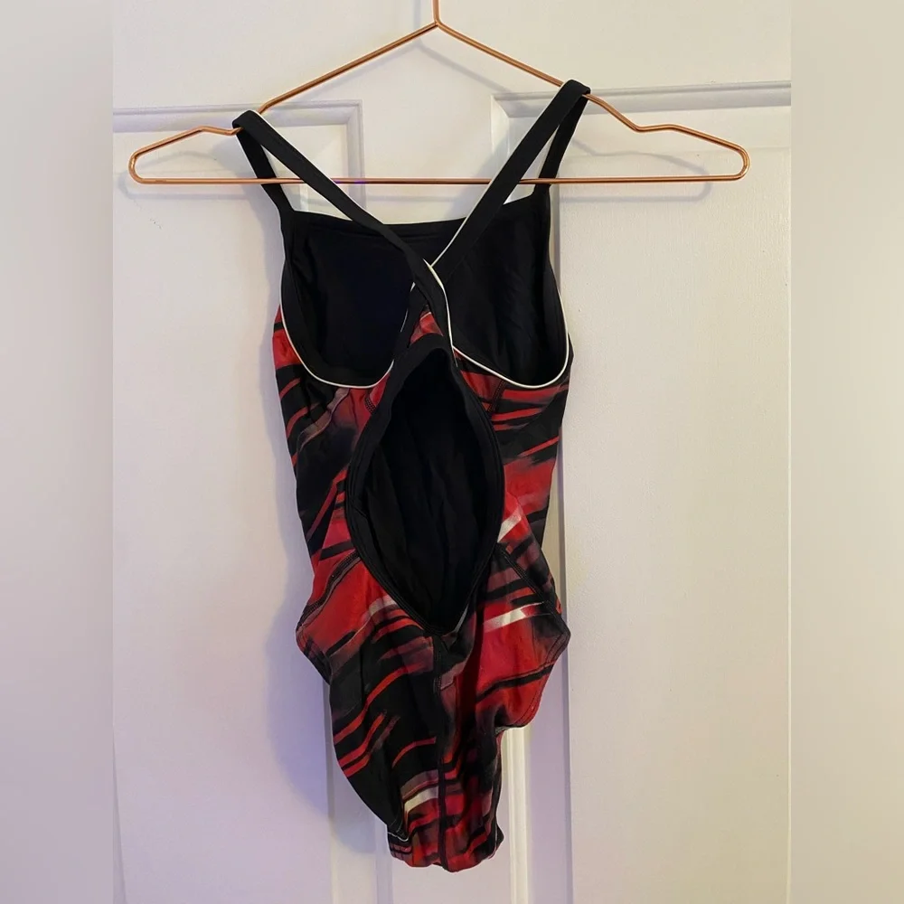 Speedo Girls Flyback competitive swimming suit, red and black black